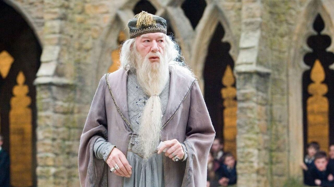 Harry Potter’den bir yıldız daha kaydı! Dumbledore karakterini oynayan Michael Gambon hayatını kaybetti!