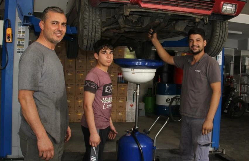 Sıfır araç fiyatları tırmanışa geçince araç sahipleri sanayinin yolunu tuttu! Esnafta umutlar yeniden yeşeriyor…