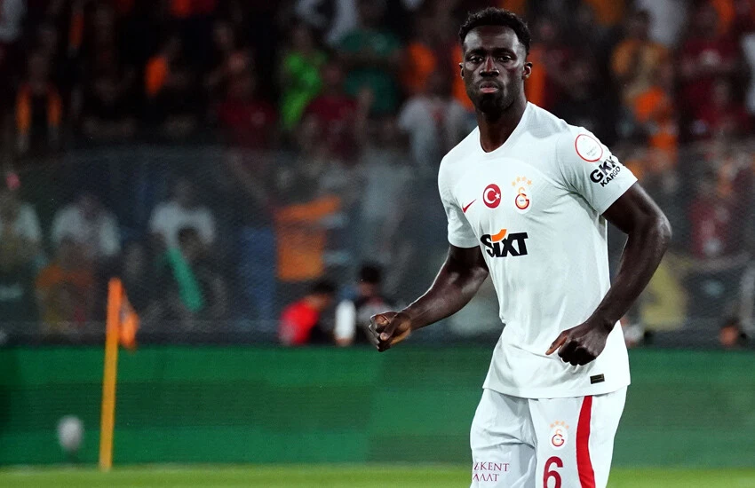 Davinson Sanchez, Galatasaray formasıyla ilk maçında beğeni topladı.