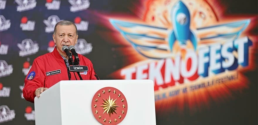 Son dakika! Cumhurbaşkanı Erdoğan İzmir'den CHP'ye seslendi, TEKNOFEST'e davet etti: Koltuk kavgasına bir gün ara verin