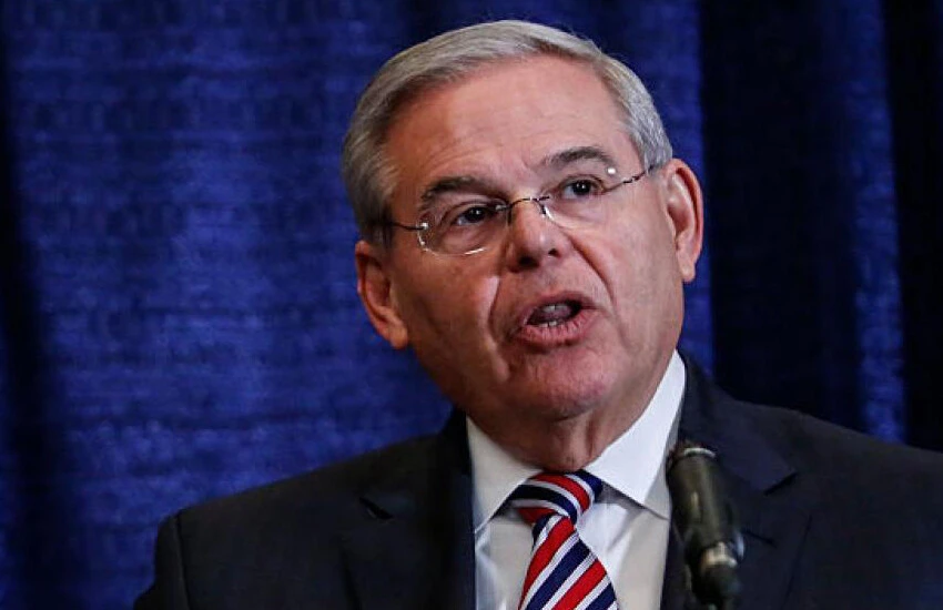 Menendez görevden alınmıştı