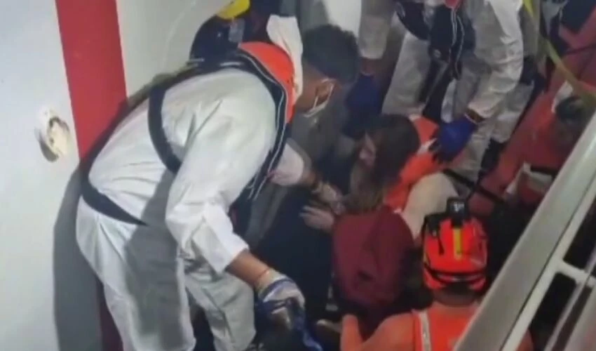 İtalya'da göçmenlerin de bulunduğu feribotta yangın: 177 kişi kurtarıldı