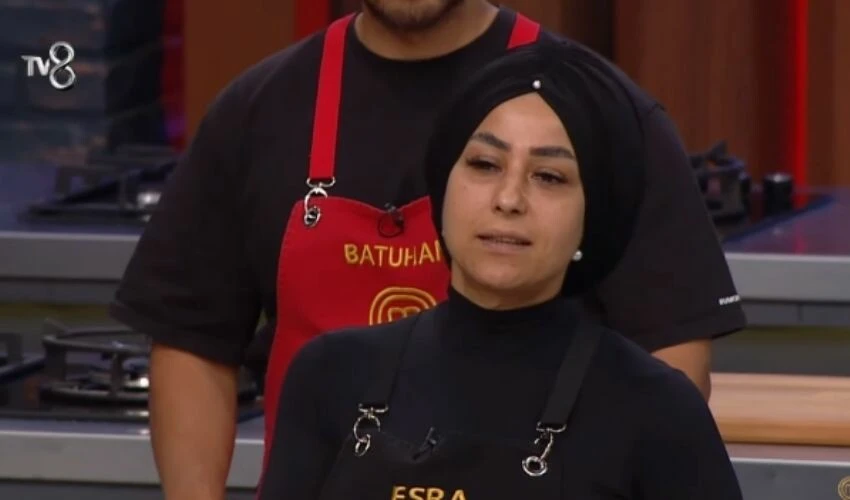 Masterchef Esra yayına ilk kez makyajsız çıktı! Görüntüsü izleyenleri ikiye böldü