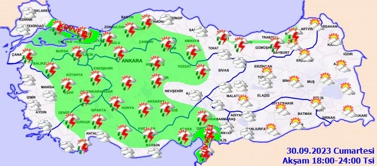 İstanbullular dikkat! Çok şiddetli geliyor... AKOM saat vererek 'dışarı çıkmayın' diye uyardı!