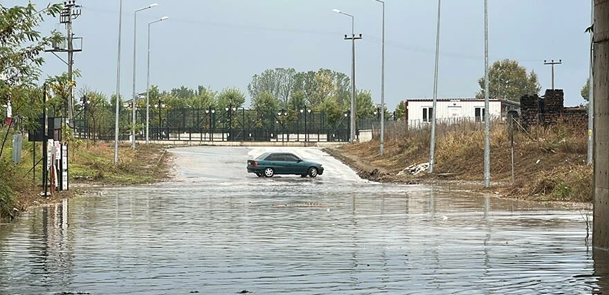 İstanbul, Sakarya, Kocaeli, Düzce... Marmara'yı sağanak vurdu! Sokaklar 5 dakikada göle döndü