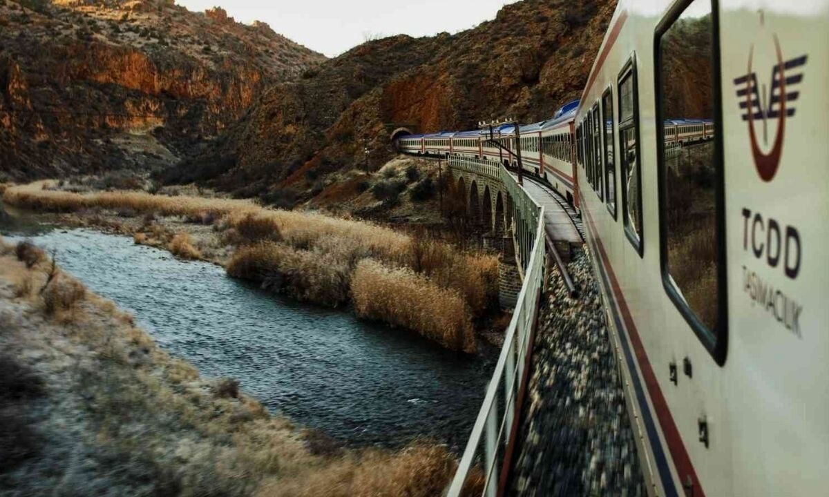 Turistik Doğu Ekspresi yeni sezona başlıyor! Bakan Uraloğlu açıkladı: Bilet satışları TCDD ve acenteler üzerinden yapılacak