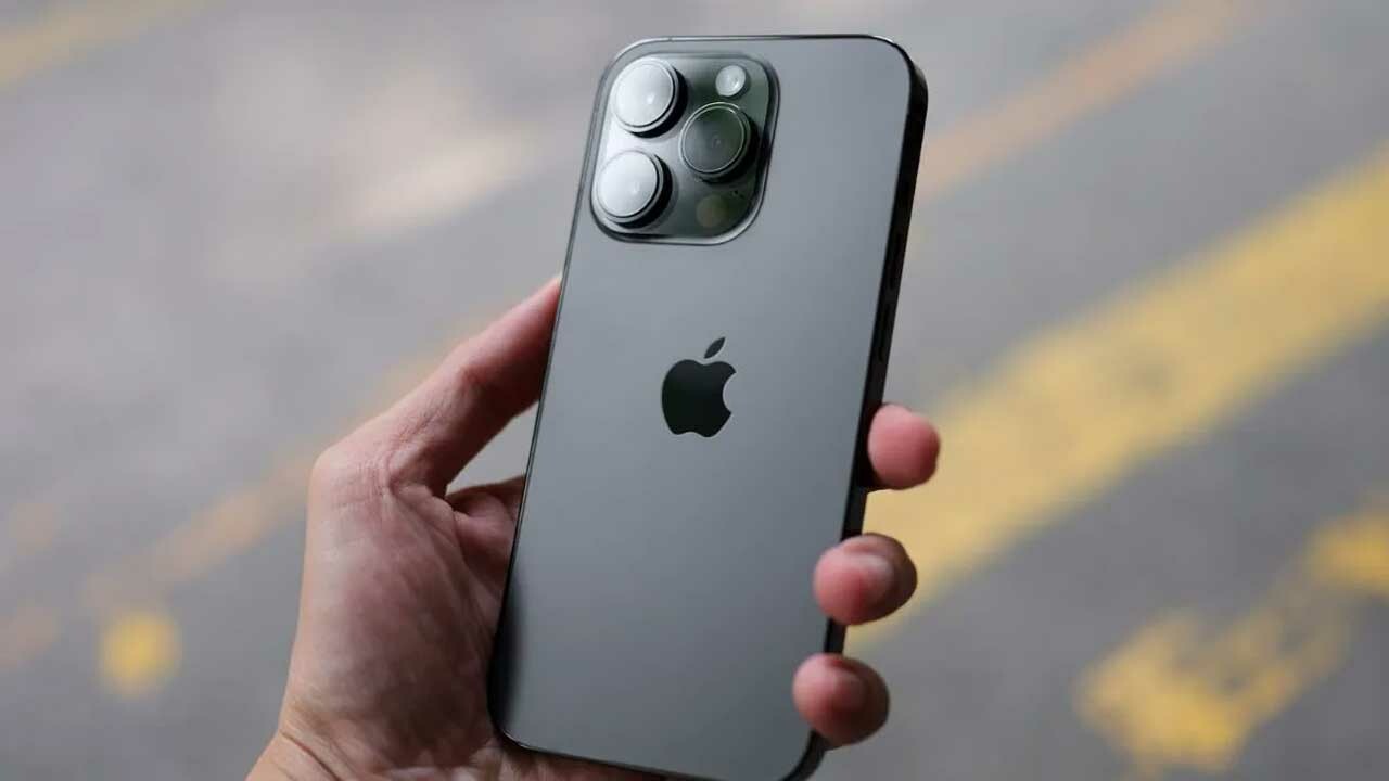 iPhone 15 serisinin ısınma problemi kabul edildi… Apple&#039;dan açıklama geldi, çözüm yolda!