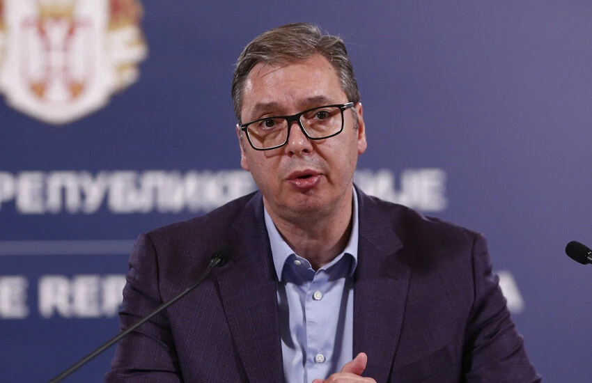 Cumhurbaşkanı Aleksandar Vucic sınırdaki askerilerin bir kısmını çekti.