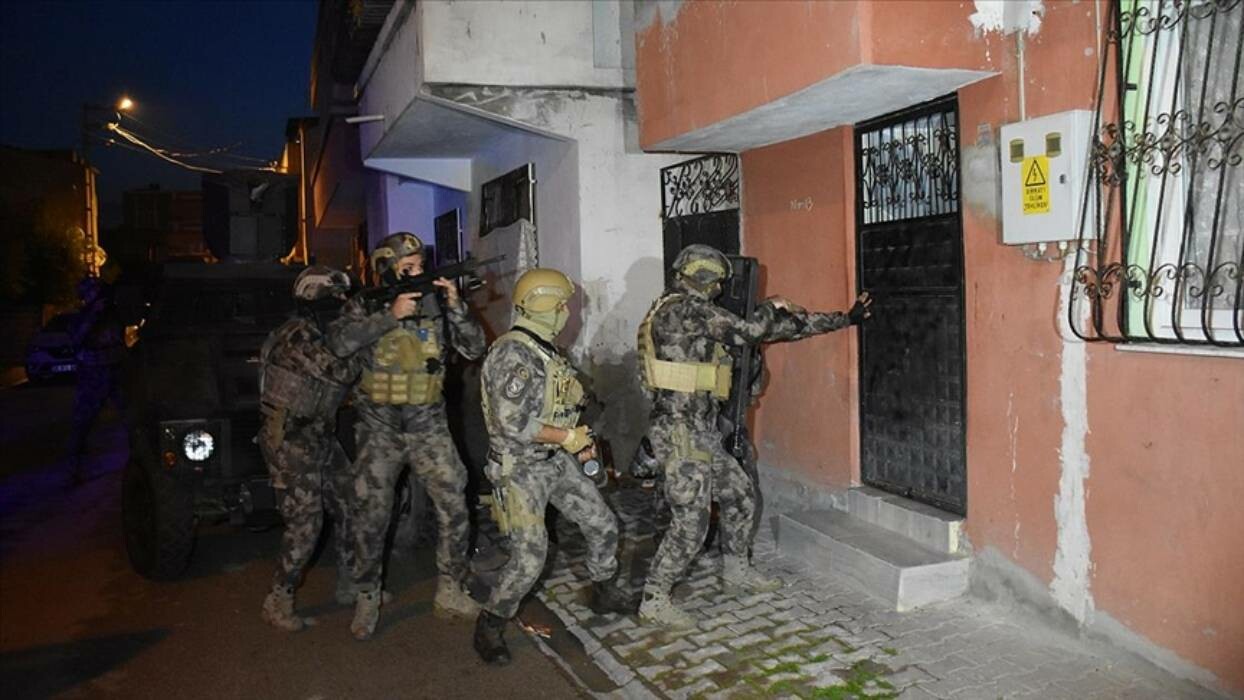 İstanbul&#039;da terör operasyonu: PKK/KCK&#039;lı 20 zanlı gözaltına alındı