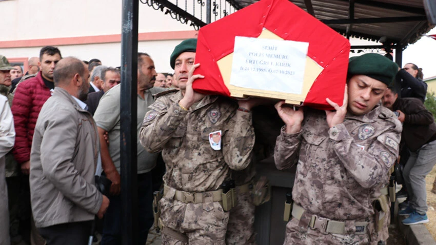 Silah kazası sonucu şehit oldu! Polis memuru son yolculuğuna uğurlandı