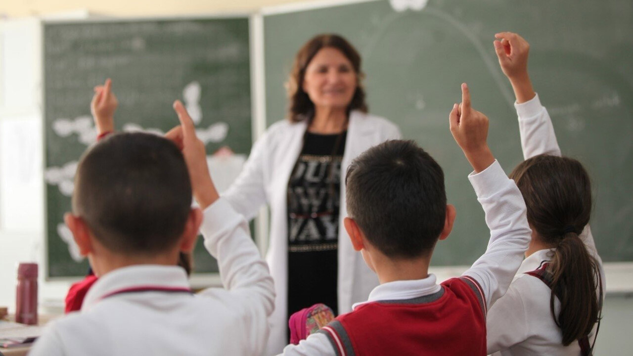 Mülakat tartışmalarında son karar... Bakan Tekin &#039;Öğretmeni görmek isterim&#039; dedi