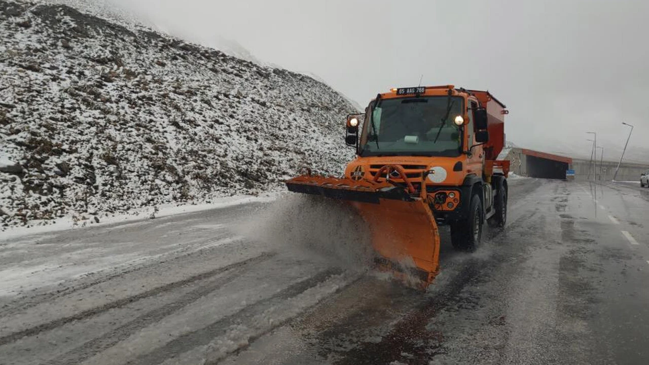 Mevsimin ilk karı düştü! Beyaz örtü 10 santimetreyi aştı 