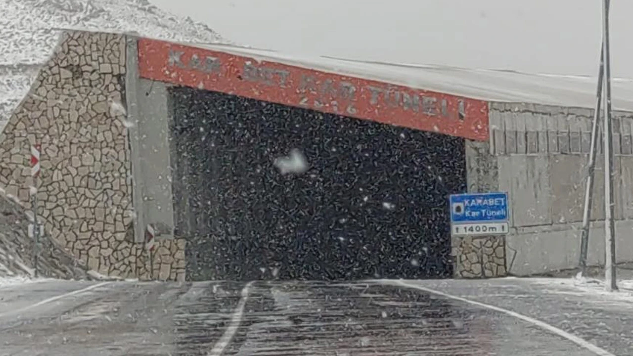 Mevsimin ilk karı düştü! Beyaz örtü 10 santimetreyi aştı 