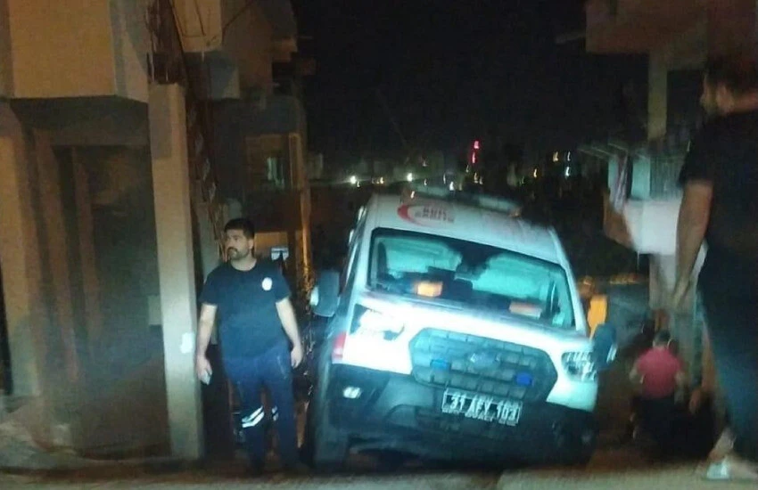 Bu kez tersi oldu: Halk ambulansın yardımına koştu!