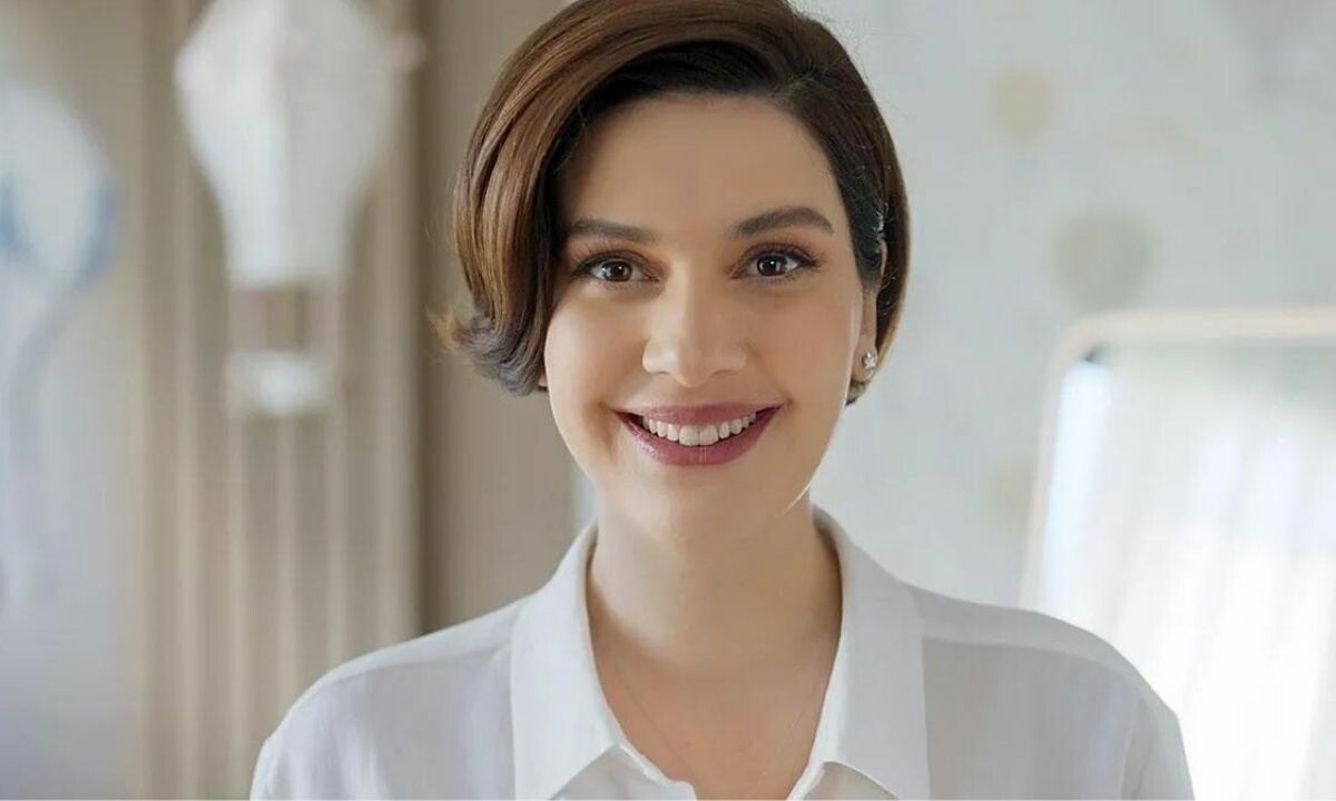 Bergüzar Korel, ergenlik fotoğrafını yayınladı! ‘Evrim geçirmiş’ yorumları yağdı