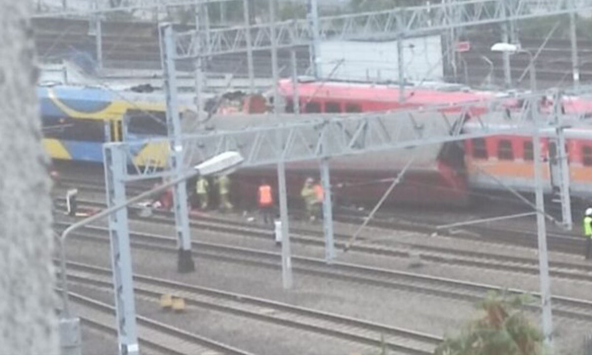 Polonya&#039;da feci kaza! İki tren kafa kaya girdi: Çok sayıda ekip bölgede