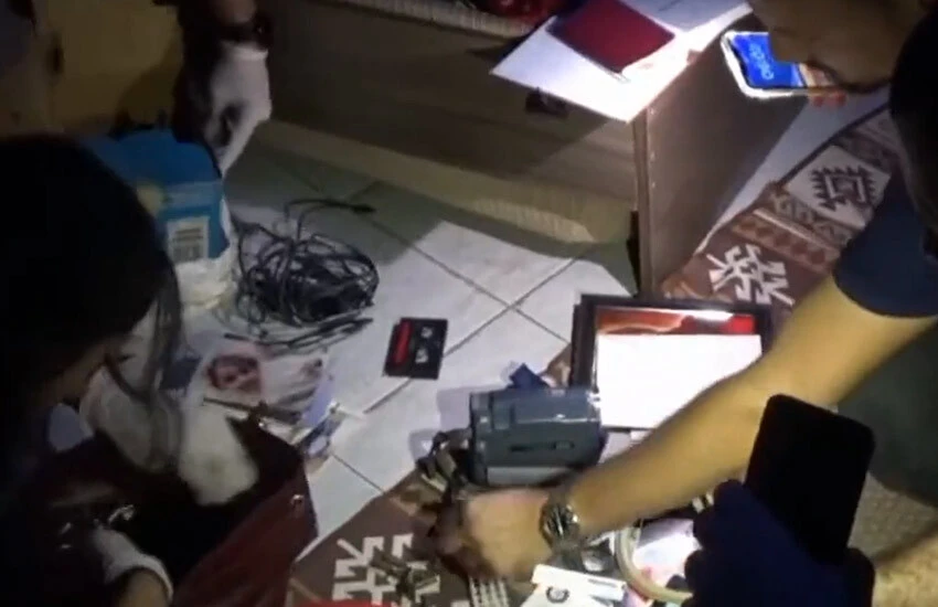 Terör örgütü DEAŞ'a yapılan operasyonda çok sayıda dijital materyal ele geçirildi.