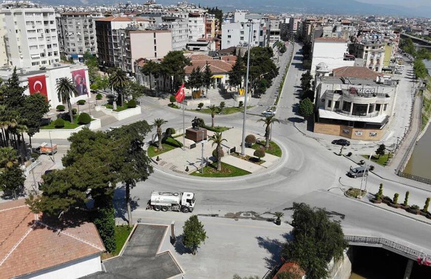 Enkaz kentteki değişim vatandaşları gözyaşlarına boğuyor.