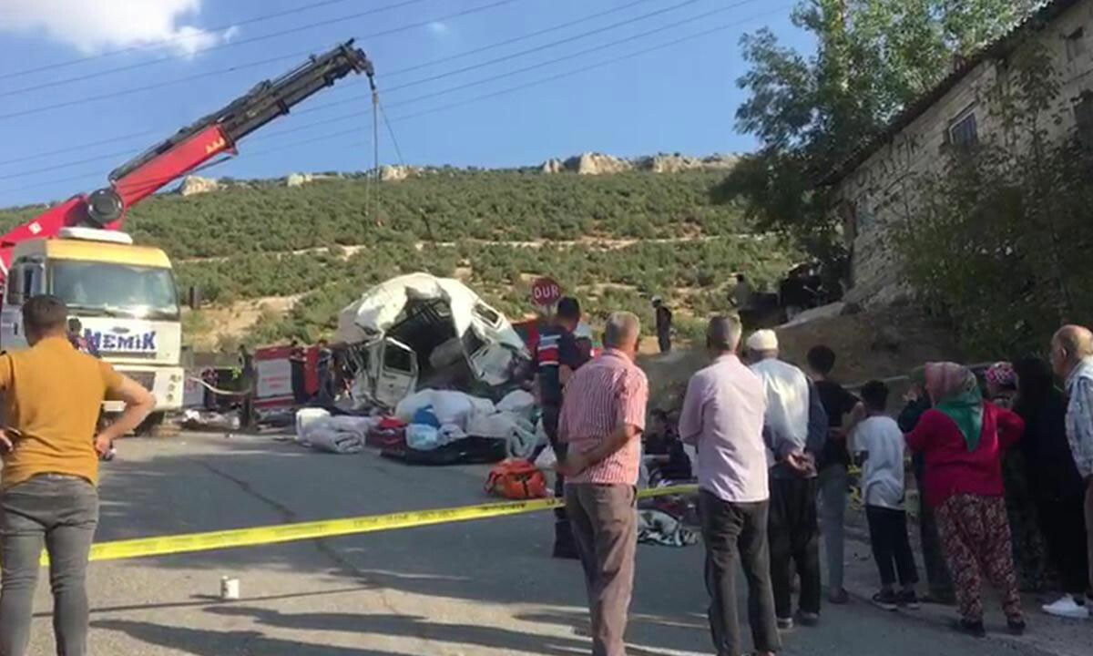 Son dakika... Gaziantep'te katliam gibi kaza! Freni patlayan kamyon araçları biçti: Ölü ve yaralılar var