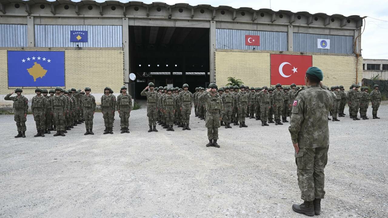 KFOR Komutanı, Kosova&#039;ya ilave birliklerin konuşlanacağını açıkladı: Türkiye ilk kez komutayı devralacak