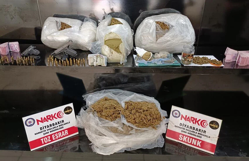 Diyarbakır merkezli 3 ilde uyuşturucu operasyonu: 46 şüpheli tutuklandı