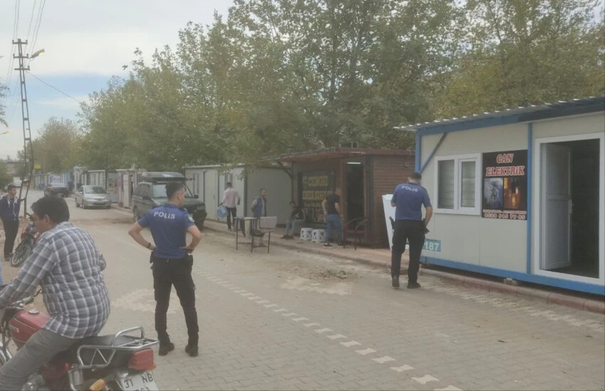 Depremzede esnafa bir şok da hırsızlardan!