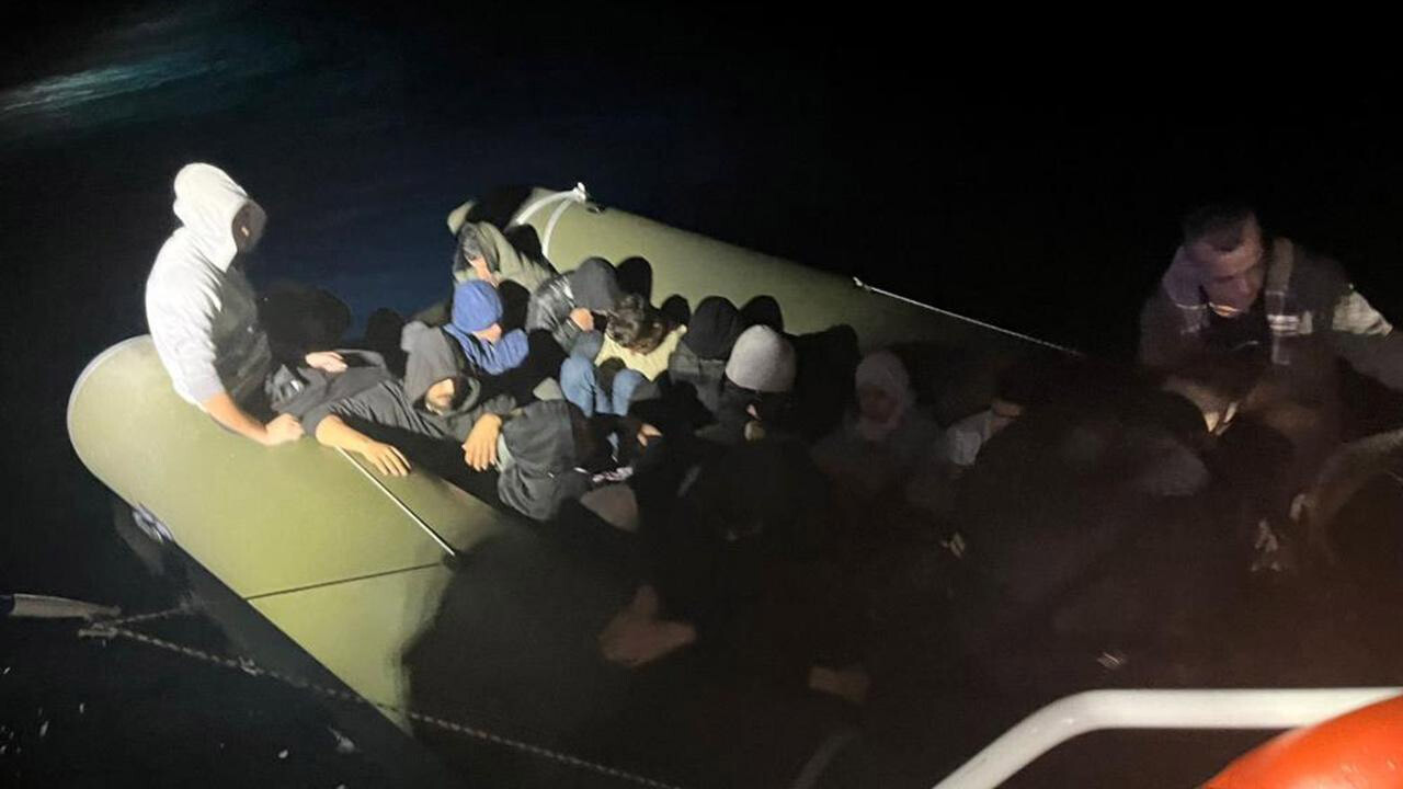 Yunanistan geri itti, 54 düzensiz göçmeni Türkiye kurtardı