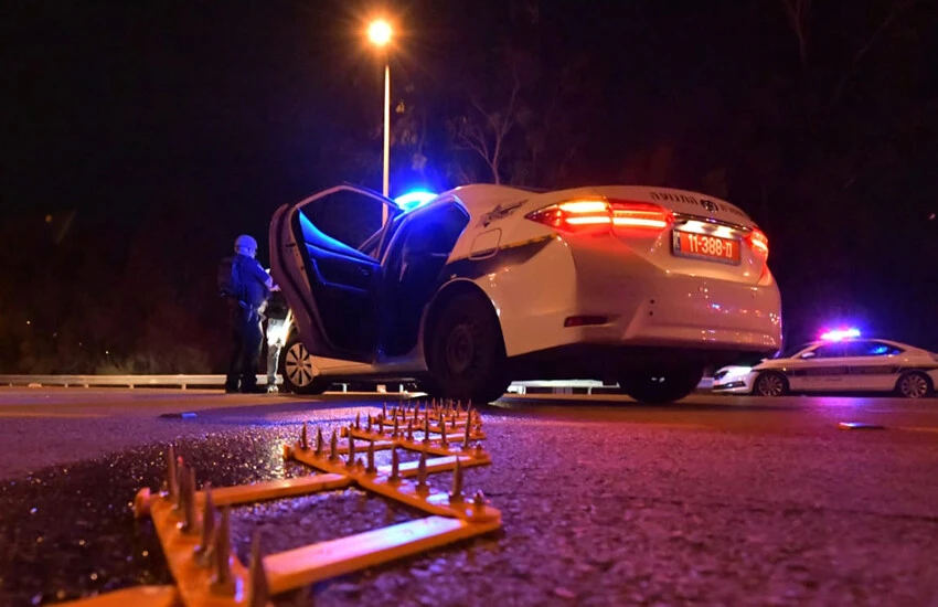 İsrail güçlerinin Kudüs çevresindeki Kalandiya, Şufat Mülteci Kampı, Beyt Iksa, Ez-Zuayyam sınır noktalarını da kapattığı belirtildi.