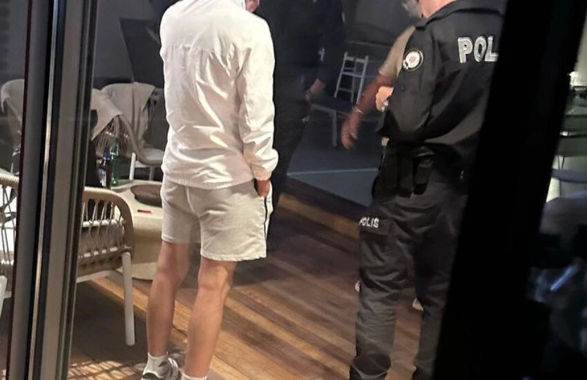 Yok böyle rahatlık! Başkasının villasına girdi, terasta uyuyup salıncakta sallandı...