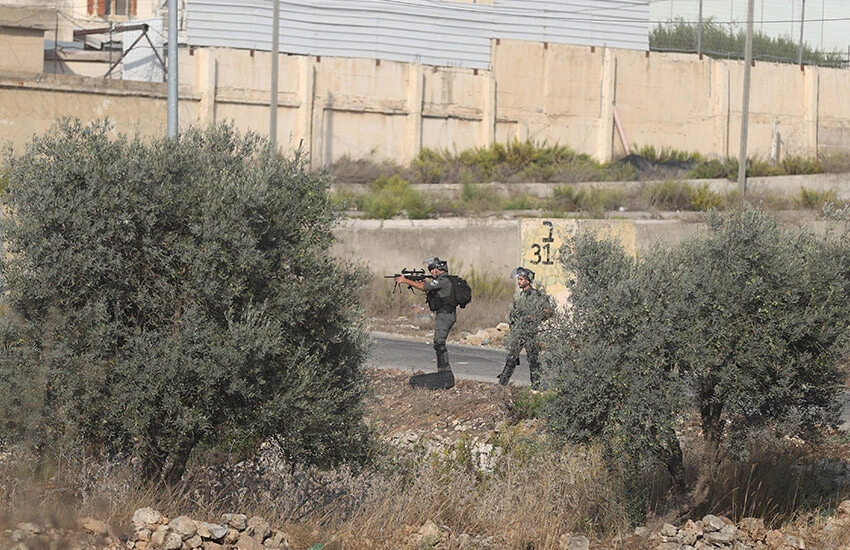 İsrail ordusu, Lübnan sınırında bulunan askerlerinin yanlışlıkla kendi askerlerine ateş açtığını doğruladı.