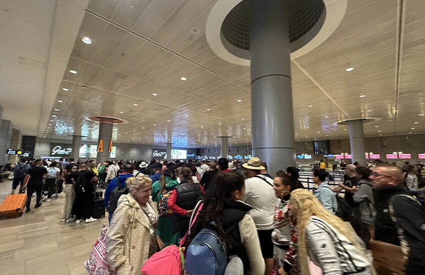 Uluslararası Ben Gurion Havalimanı'nda görülmemiş olay! İsrail'den kaçmak için izdiham yaşanıyor