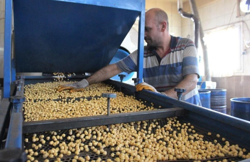 4 TL'ye leblebi aldı: Sıcak çıkmayınca yaptığı şey yok artık dedirtti!