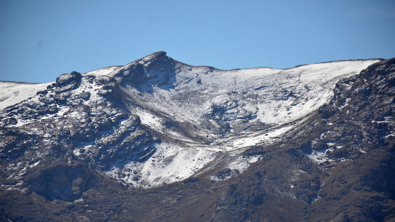 Şırnak&#039;ta mevsimin ilk karı: Dağlar beyaza büründü