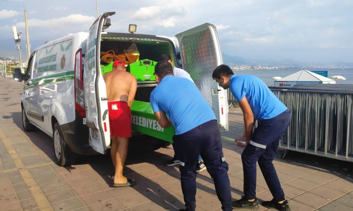 Turistlerin bağırışları büyük paniğe neden oldu: Denizden <a href=