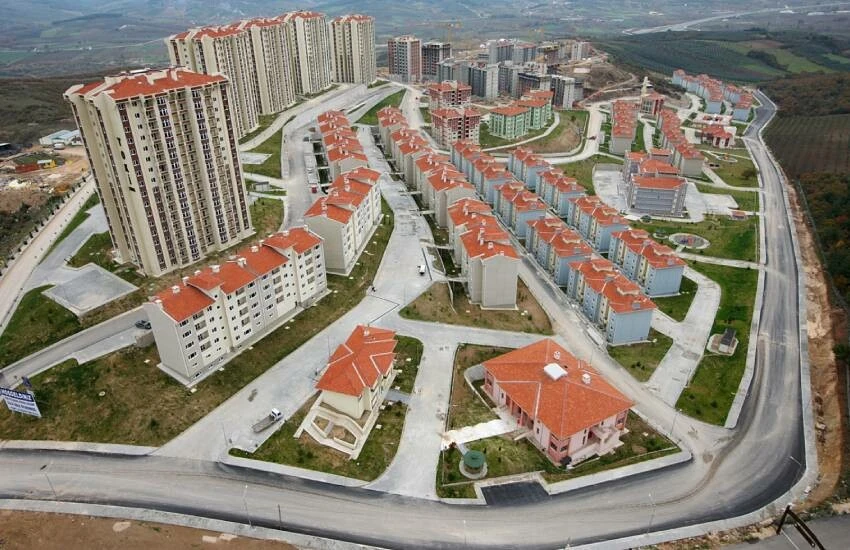 TOKİ açık artırma yoluyla konut satışına bugün başlıyor! 50 bin lirası olan ev alacak…