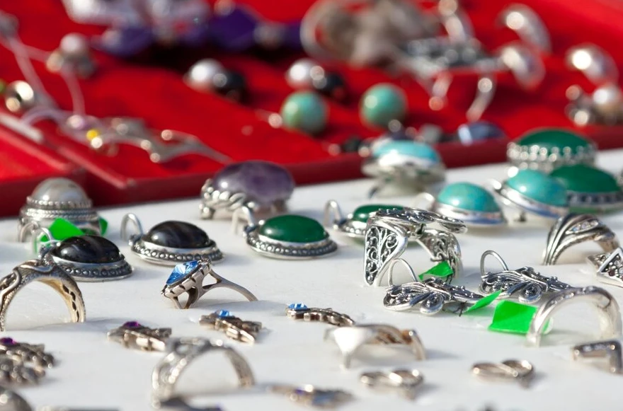 Kararan gümüş yüzük, kolye nasıl parlatılır? Evdeki malzemeler ile gümüşlerinizi parlatın…