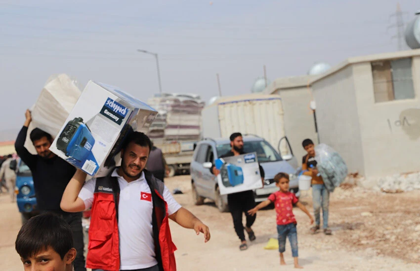 Sadakataşı Cinderes’te okul ve ev açılışları gerçekleştirdi