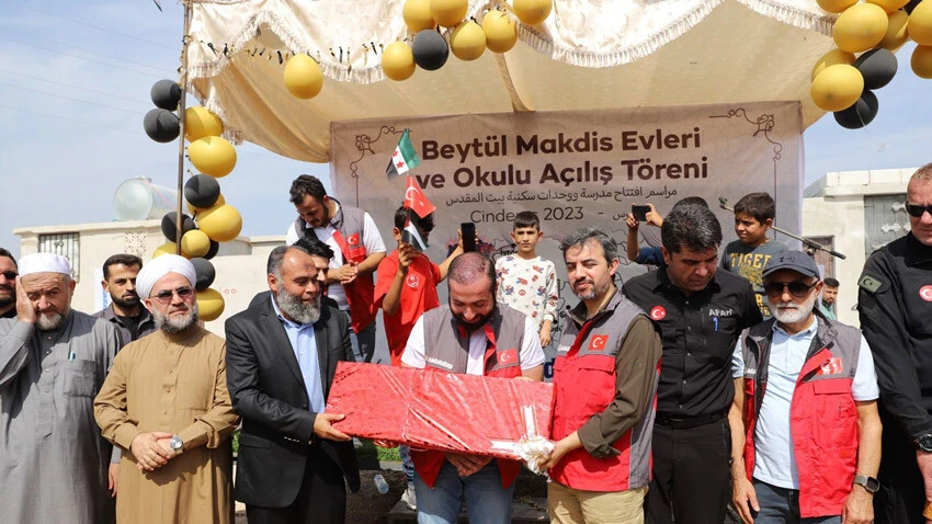 Sadakataşı Cinderes’te okul ve ev açılışları gerçekleştirdi