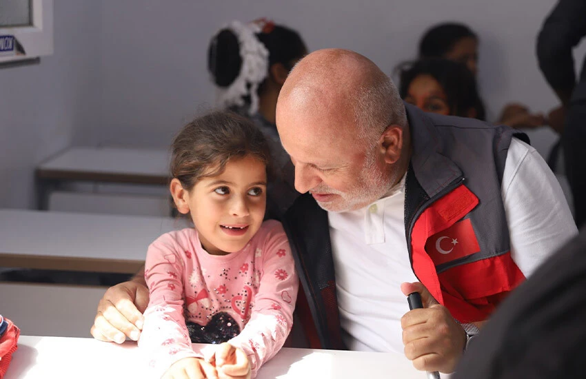 Sadakataşı Cinderes’te okul ve ev açılışları gerçekleştirdi