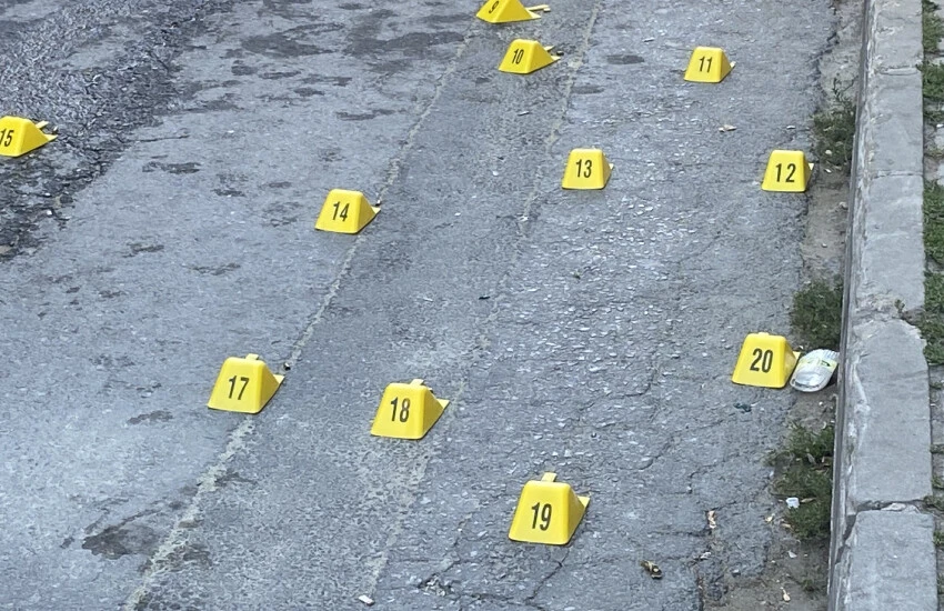 İstanbul'da film gibi olay: Aracın önünü kesip mermi yağmuruna tuttular! 1 yaralı