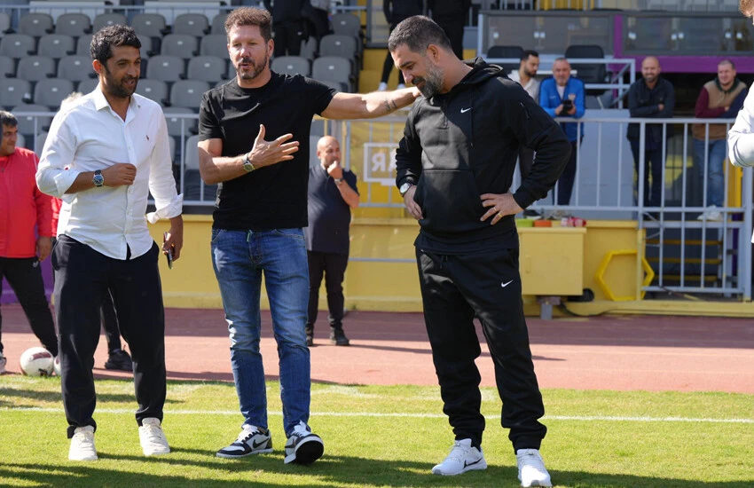 Arda Turan, Diego Simeone ile birlikte İspanya'da 3 kupa kazandı.