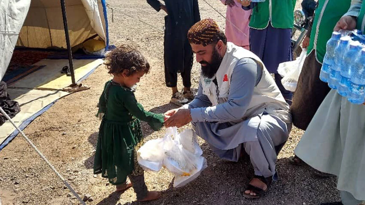 İDDEF, Deprem Felaketi Yaşayan Afganistan’ın Yaralarını Sarıyor