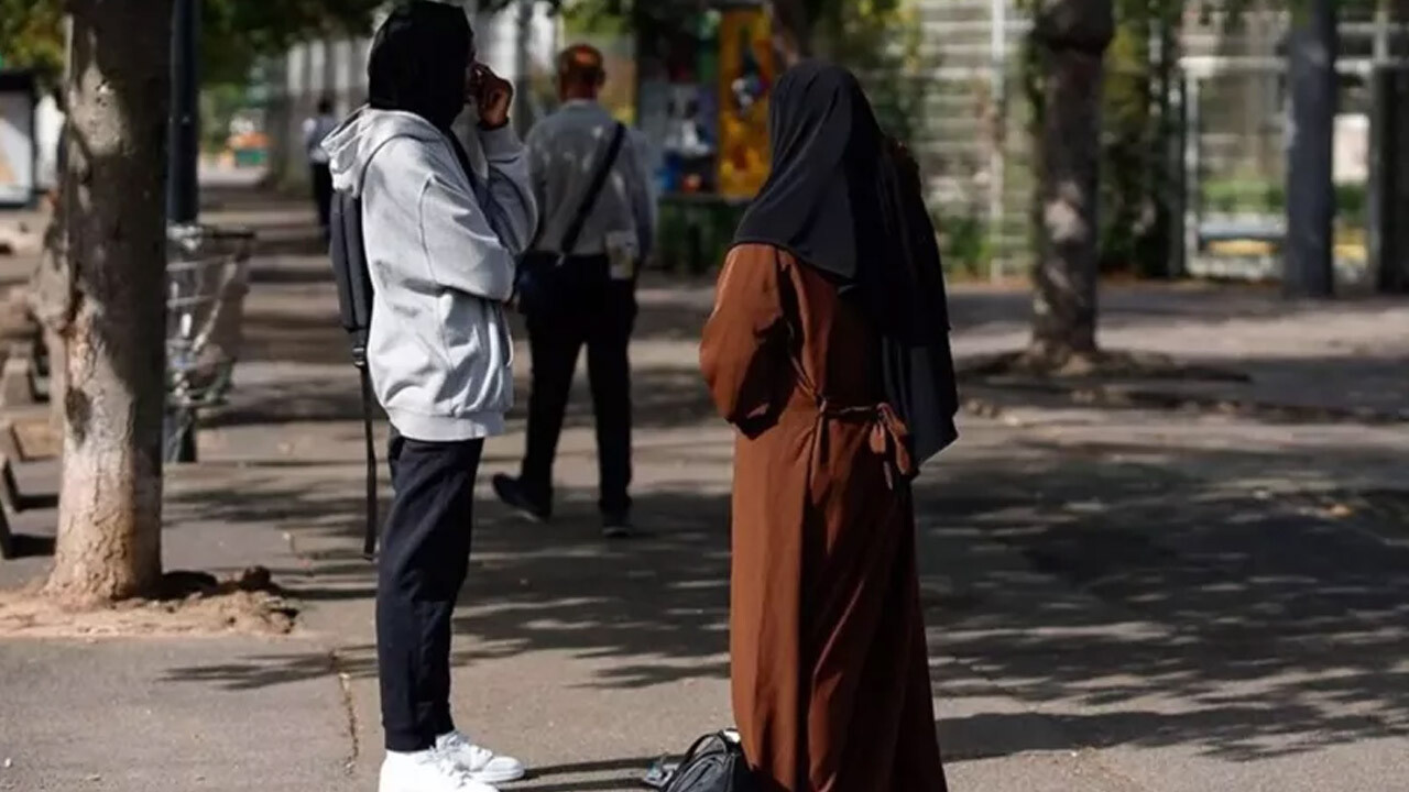 İslam düşmanlığı had safhada! “Selamünaleyküm” dedi, gözaltına alındı