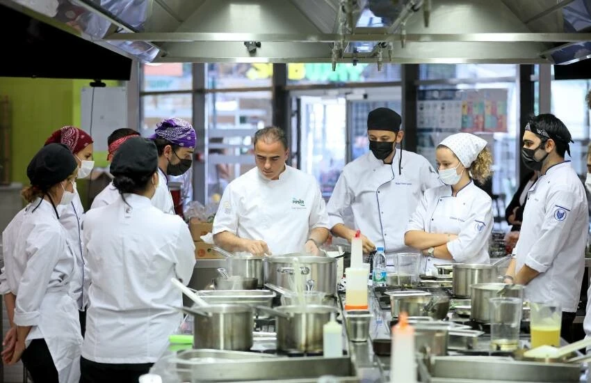 Ekmek israfı zirvede! Her yıl çöpe atılanlarla 500 okul yapmak mümkün