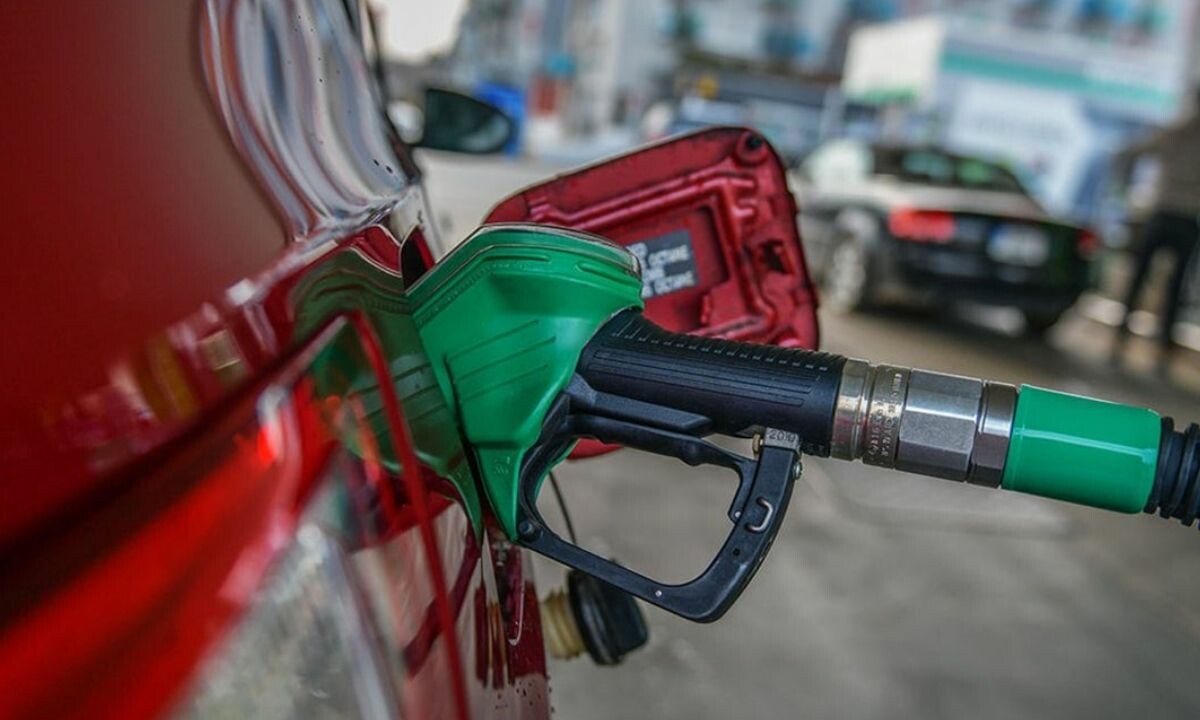 Petrol fiyatları tırmandı, akaryakıta son indirimler işe yaramadı! Bu kez motorine zam geliyor