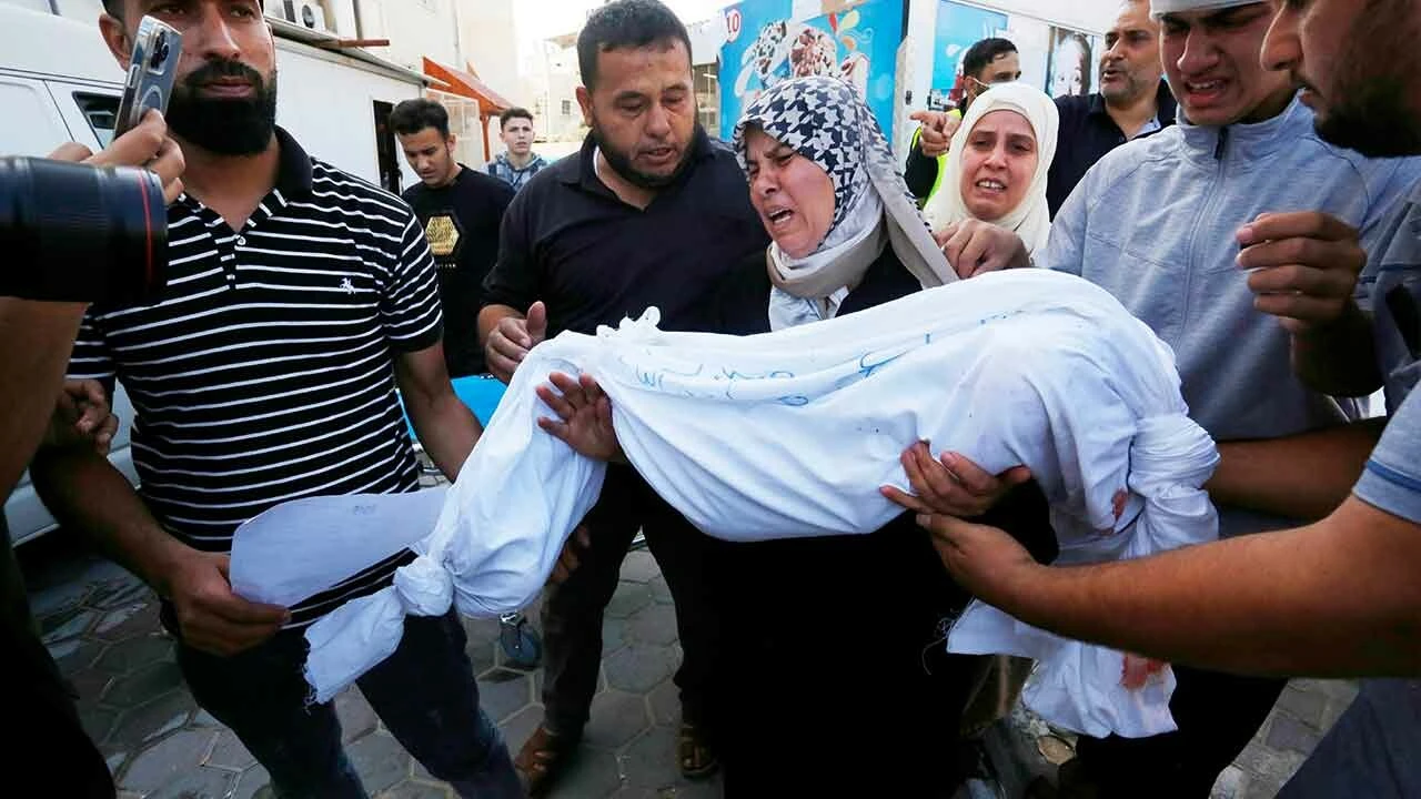 Gazze'deki hastanelerin morglarında yer kalmadı!