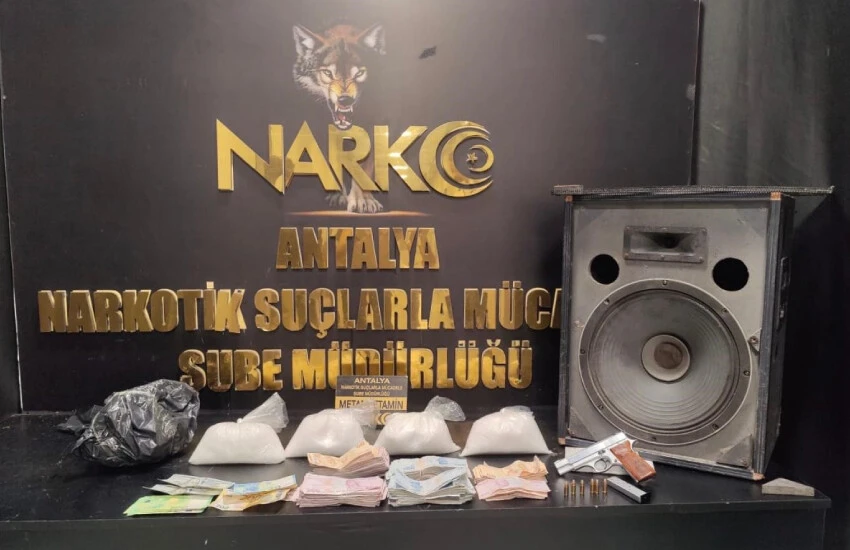 Antalya'da uyuşturucuya geçit yok! 44 kilo esrar ele geçirildi