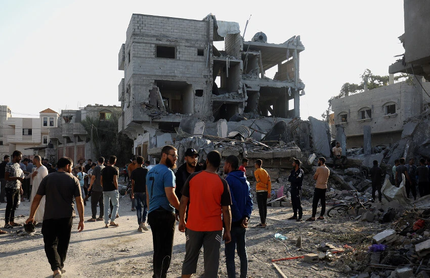 İsrail'in Gazze'ye yönelik bombalı saldırılarına dünyadan birçok ülkenin sessiz kalması da tepki çekti.