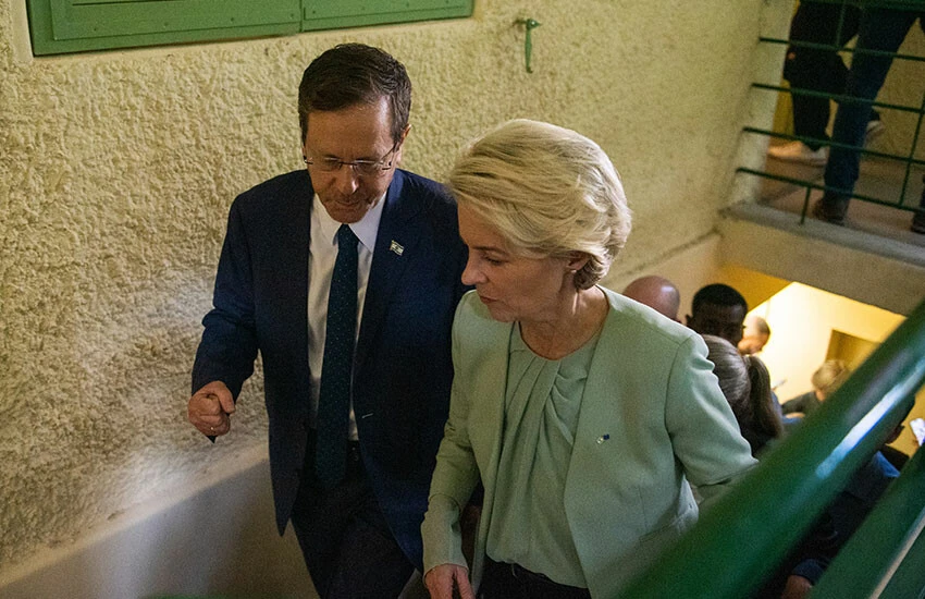 İsrail Cumhurbaşkanı Isaac Herzog, İsrail'de temaslarda bulunan Avrupa Birliği (AB) Komisyonu Başkanı Ursula von der Leyen ile Tel Aviv'de bir araya geldi.