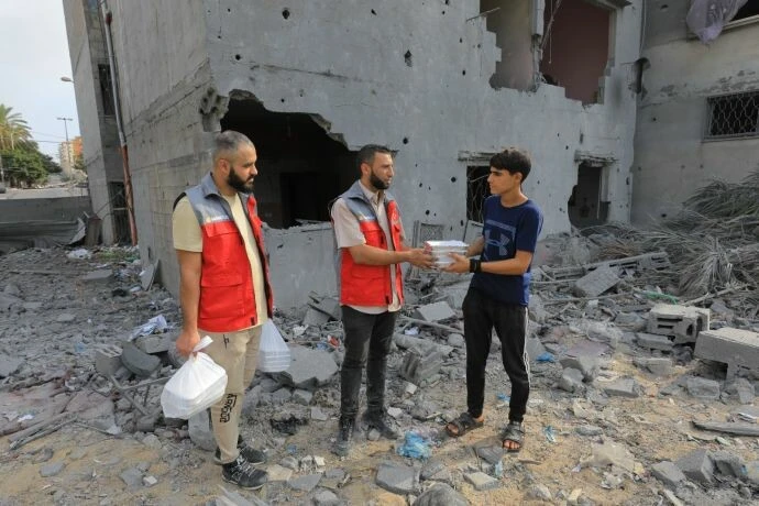 Sadakataşı Gazze’ye acil yardım ulaştırdı